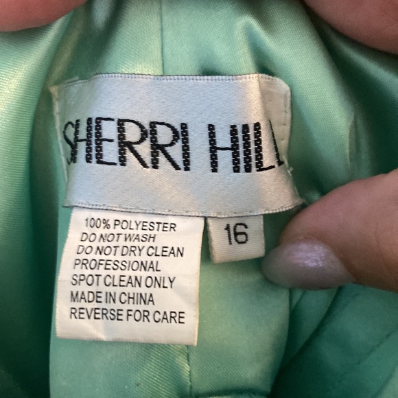 2012. Prom dress - Picture 3 of 4